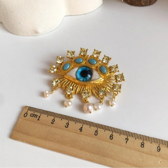 Blue Eyes Pearl Baroque Embellished Brooch - Picture 13 of 15